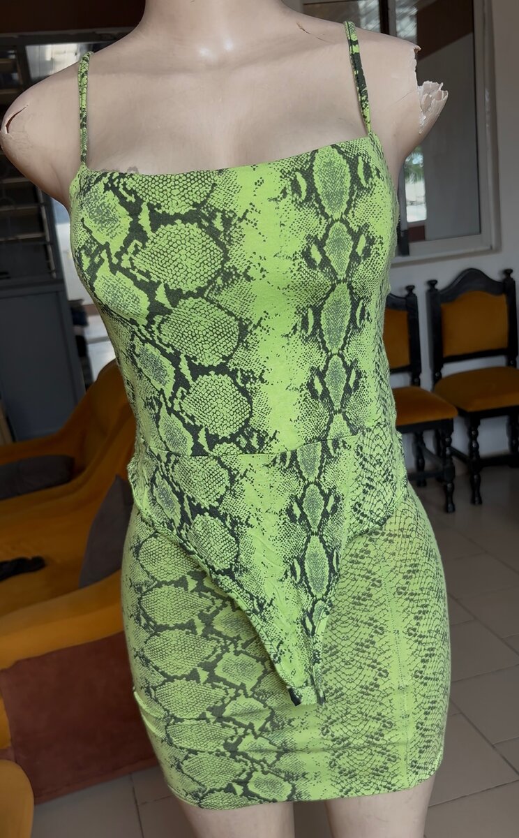 Robe moulante serpent vert