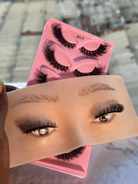 Extension de cils volumineux