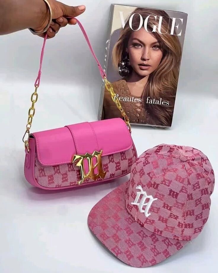 Casquettes et sacs élégants