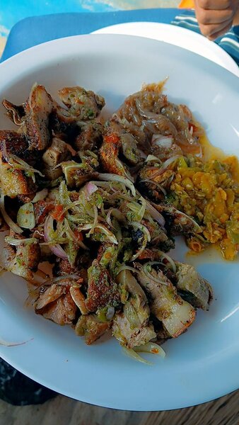 Plat de viande et légumes