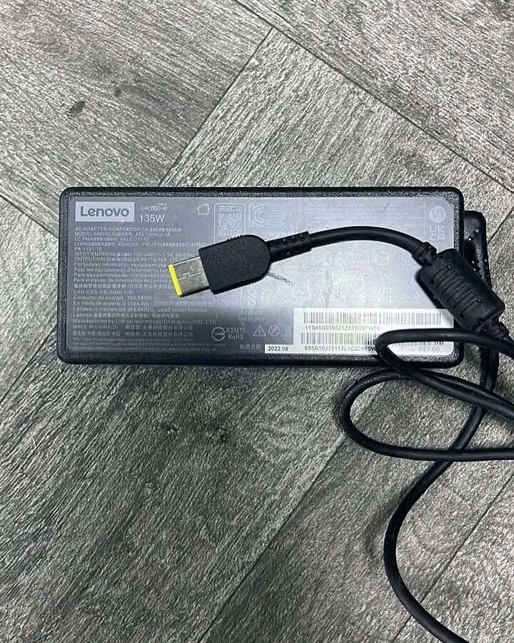 Chargeur Lenovo 135W