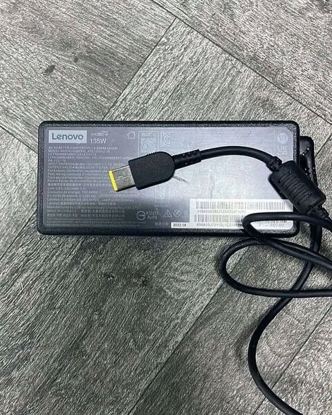 Chargeur Lenovo 135W