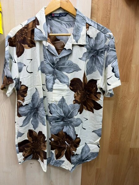 Chemise à fleurs tropicales
