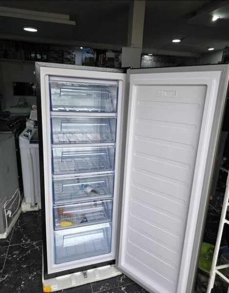 Congélateur vertical Hisense