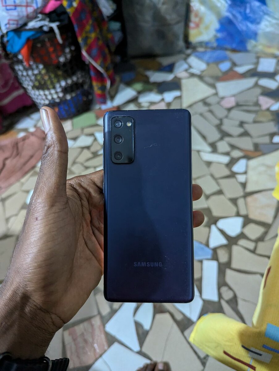 Samsung Galaxy S20FE 128giga_6giga