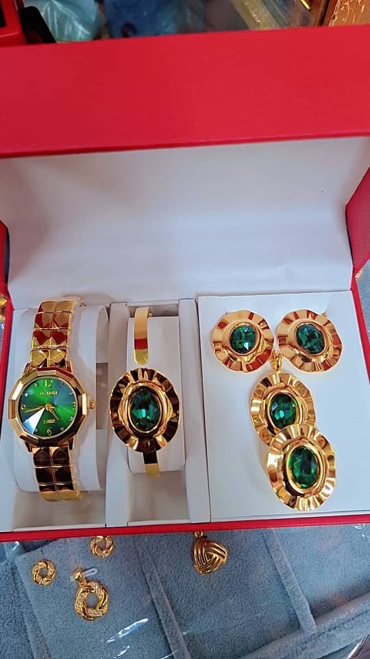 Elegant Watch and Jewelry Set
