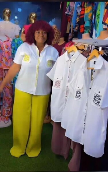 Chemise blanche avec motifs