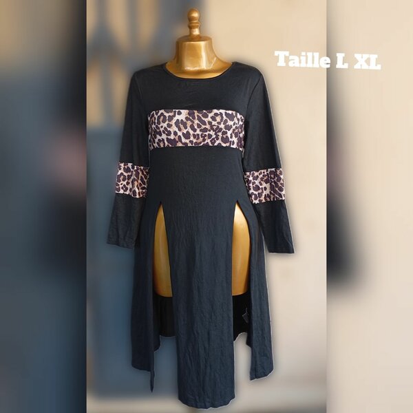 Robe noire à motifs léopard