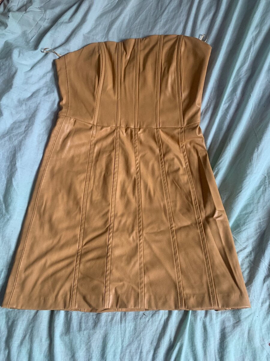 Robe bustier en cuir élégante