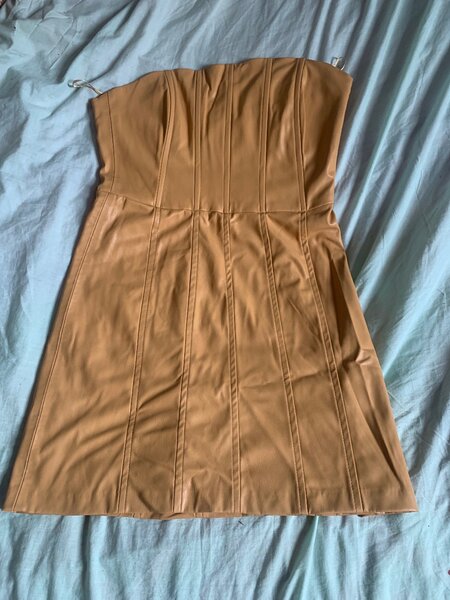 Robe bustier en cuir élégante