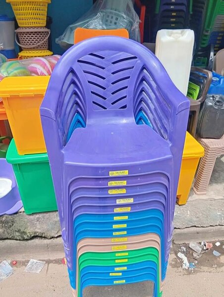 Chaises en plastique