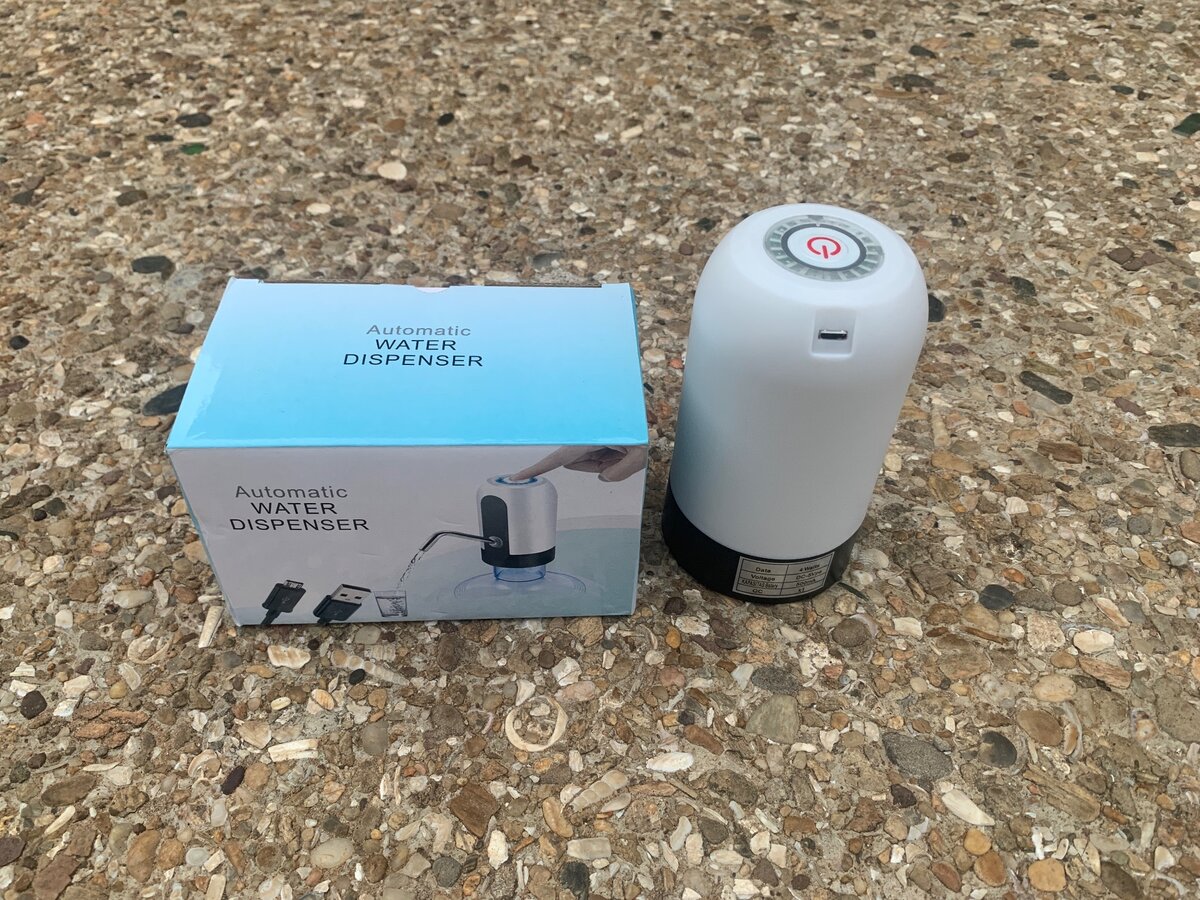 Automatic water dispenser