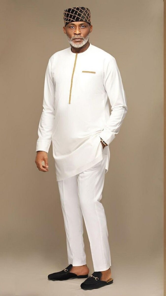 African mens wear (kaftan)