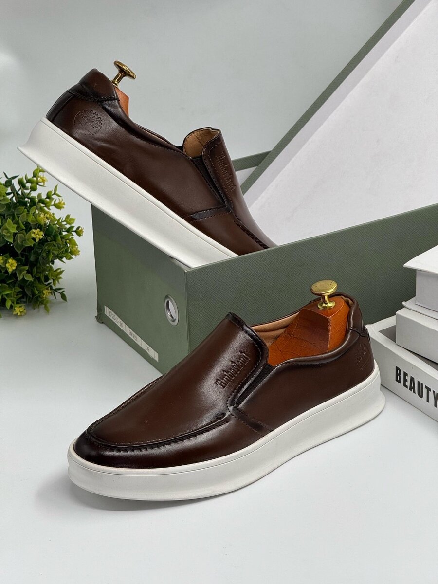 TIMBERLAND COFFEE AND WHITE