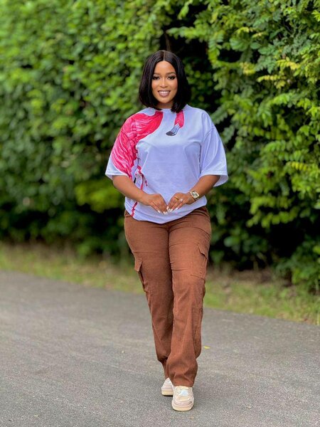 Women's 2-piece suit, T-shirt and cargo pants