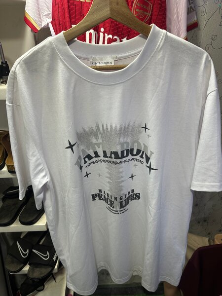 T-shirt moderne imprimée