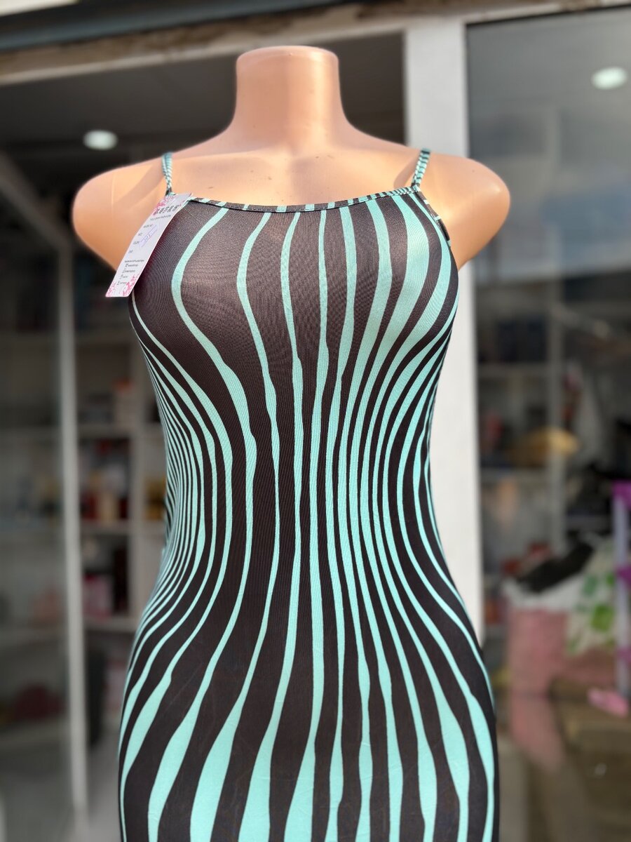 Robe moulante rayée