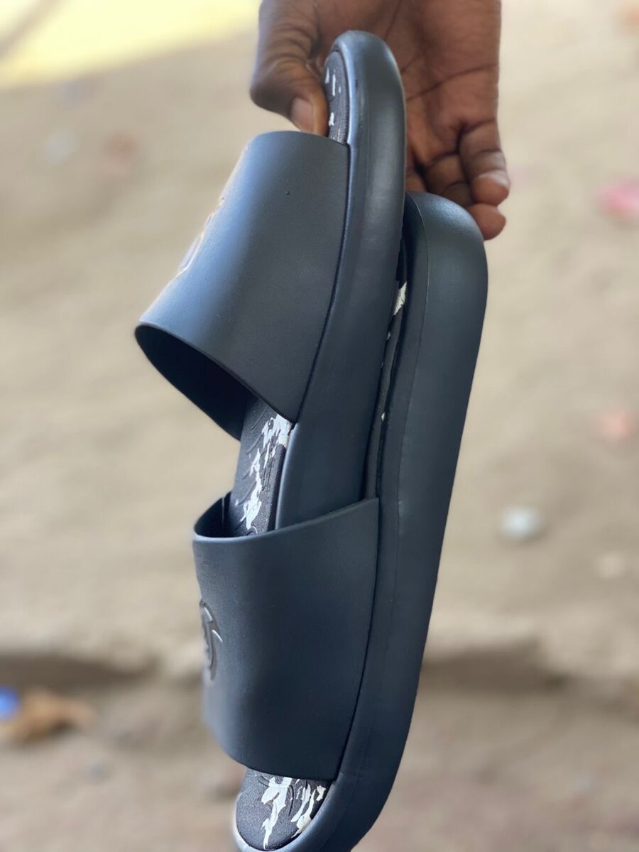 Tongs décontractées modernes