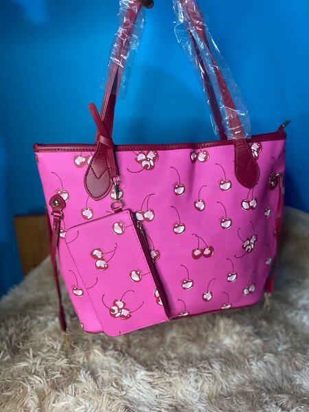 Coach cerise deux poche