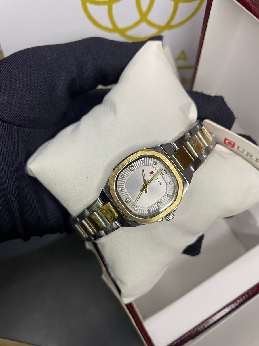 Montre élégante bicolore