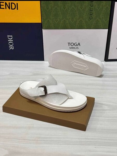 Sandales en cuir blanches