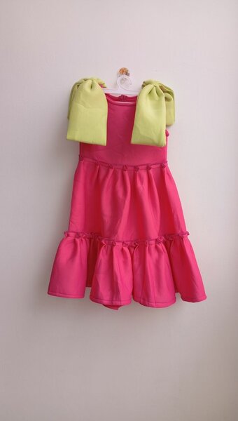 Robe enfant rose volants