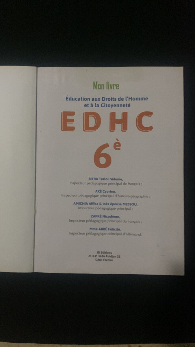 Manuel scolaire EDHC 6e