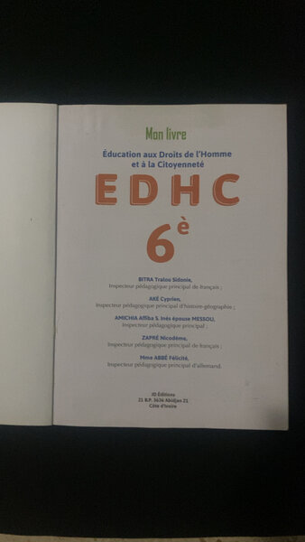 Manuel scolaire EDHC 6e