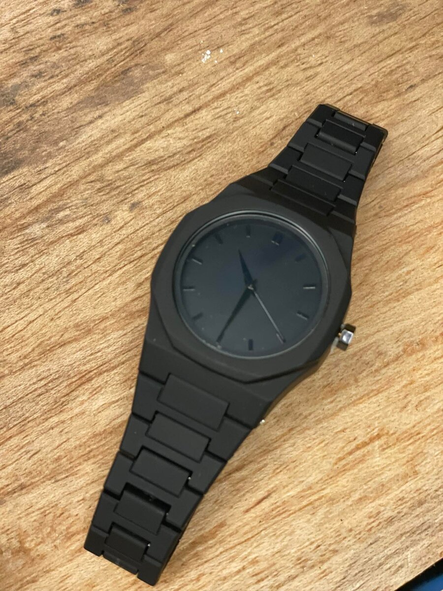Montre en acier inoxydable noire
