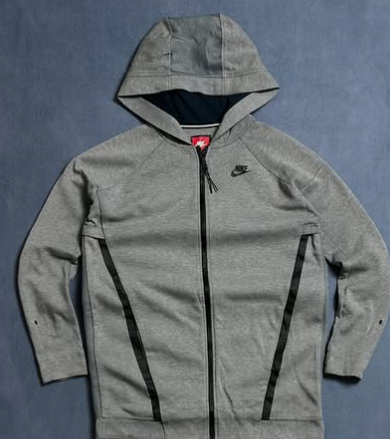 Nike tech fleece hoodie size: M 