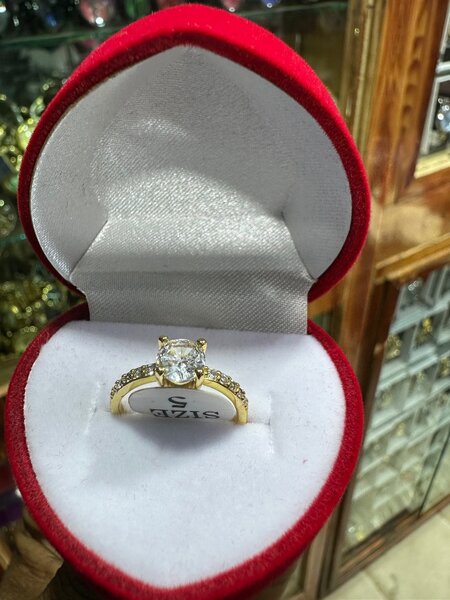 Bague en or avec diamant