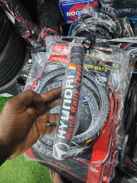 Enjoliveurs de volant universels