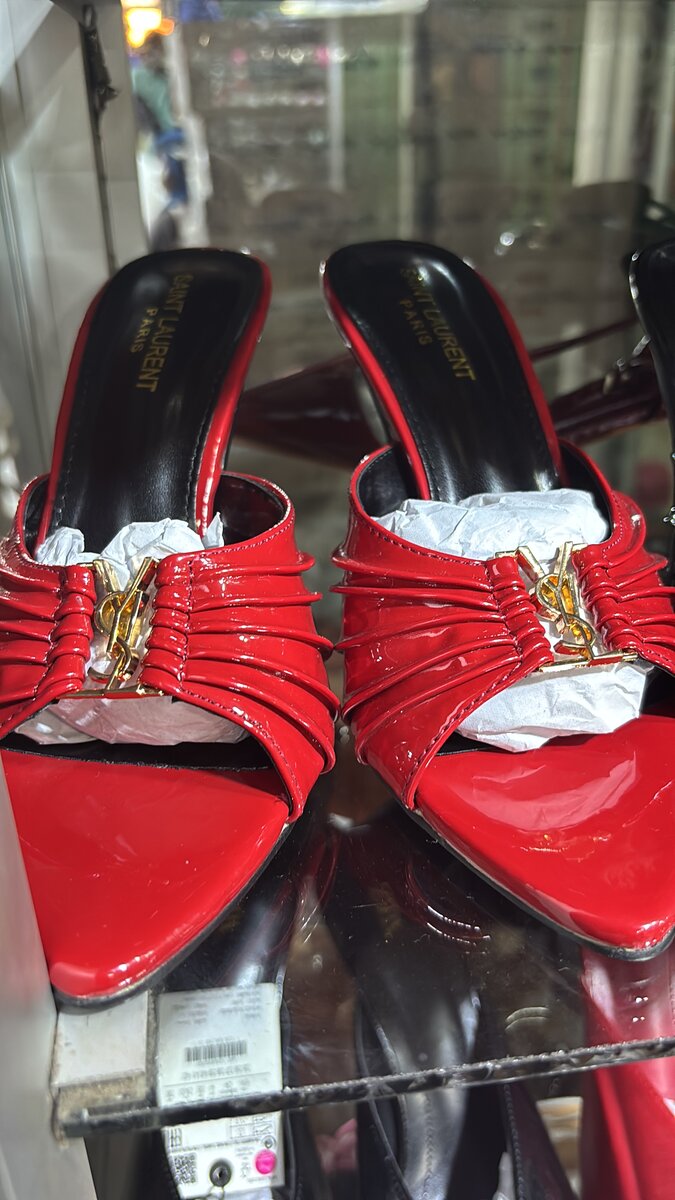 Talons élégants en cuir noir