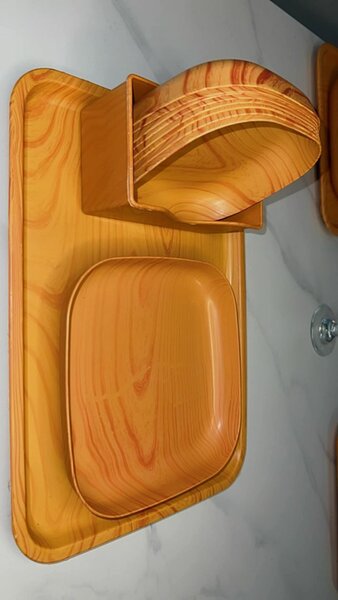 Service de table en bois élégant