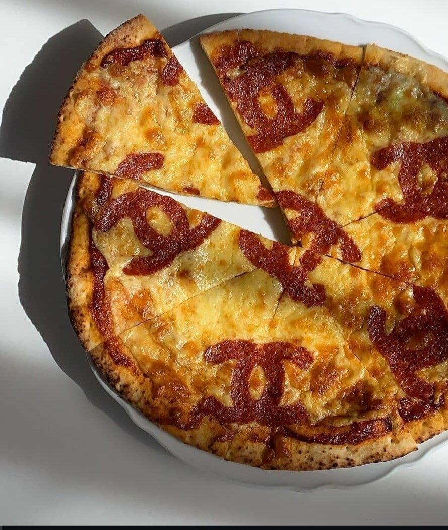 Pizza tomato savoureuse