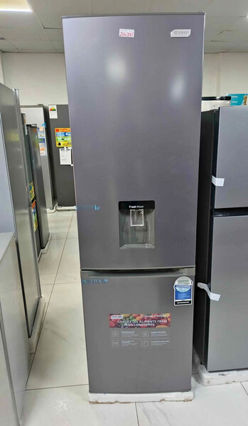 Réfrigérateur inox moderne