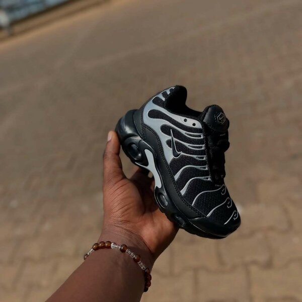 Baskets noires tendance enfant