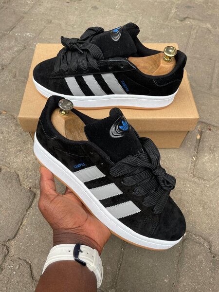 Chaussures sneakers noires stylées