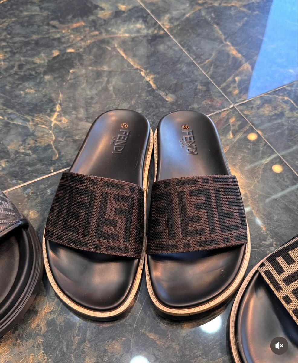 Sandales à logo pour hommes