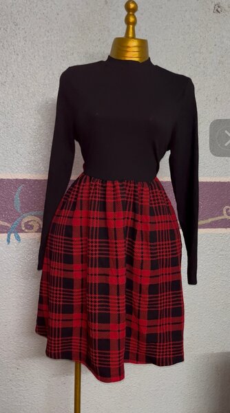 Robe élégante noir et rouge