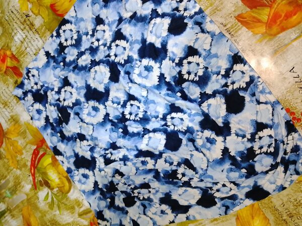 Jupe fleurie bleue élégante