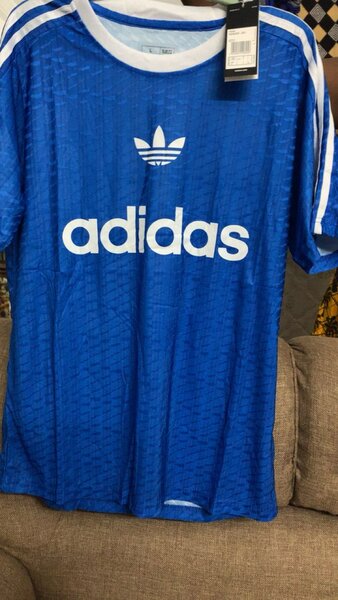 T-shirt Adidas bleue unisexe