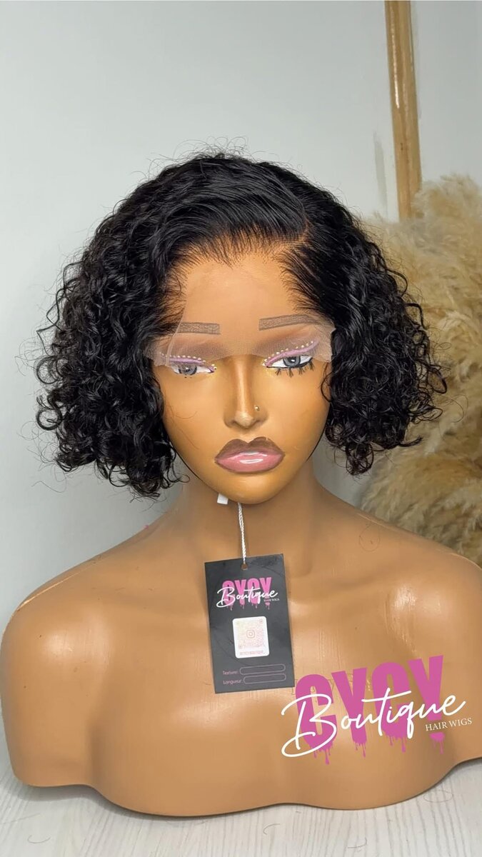 Perruque courte bouclée noire