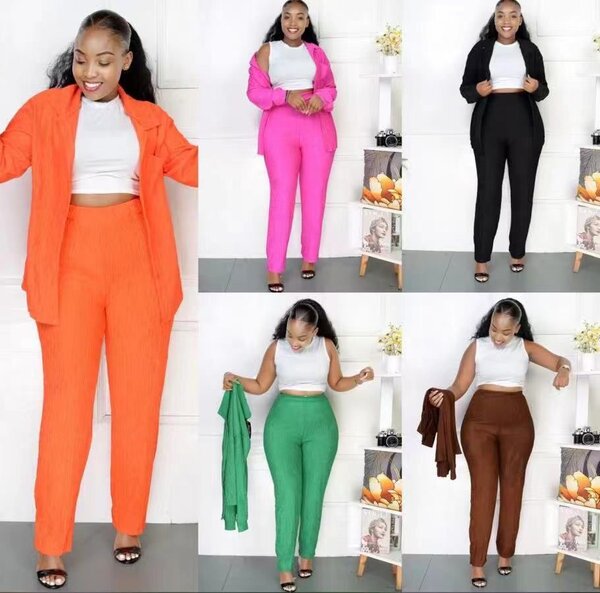 Costume femme élégant et moderne