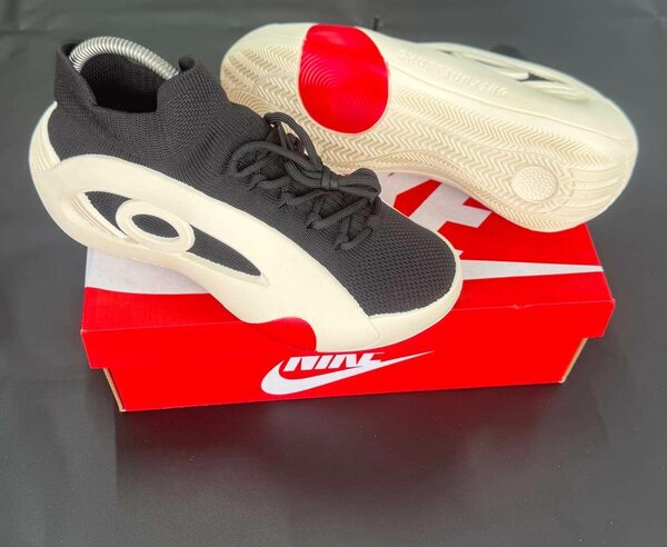 Sneakers Nike modernes noir et blanc