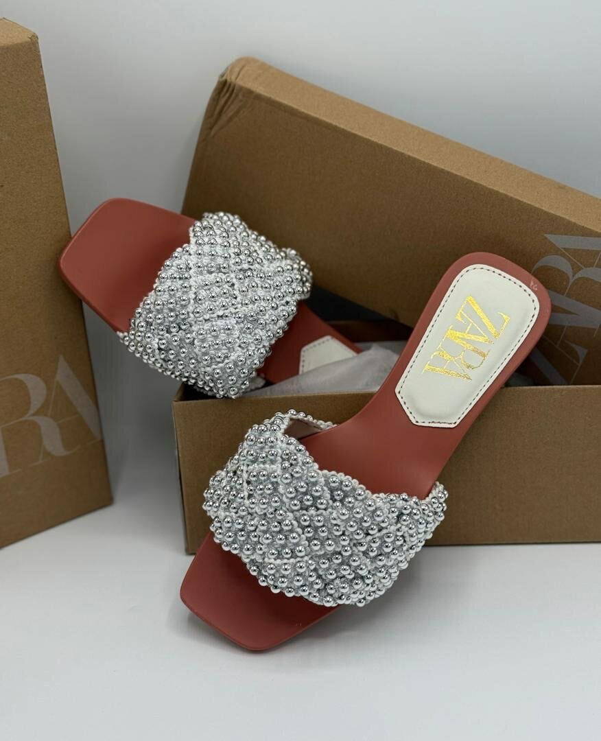 Ladies beaded slides