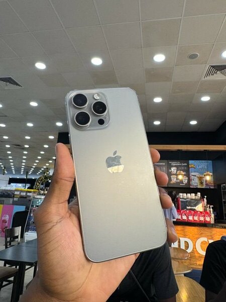 iPhone 15 pro max 256gb eSIM unlocked