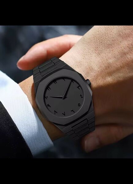 Montre Design Noir Minimaliste