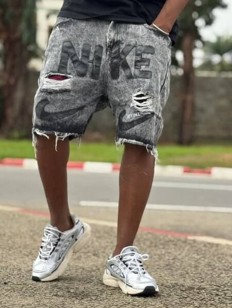 Shorts en jean déchiré homme