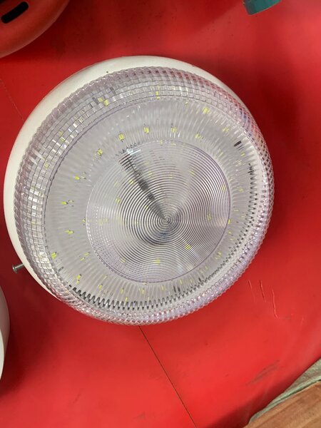 Plafonniers LED étanches